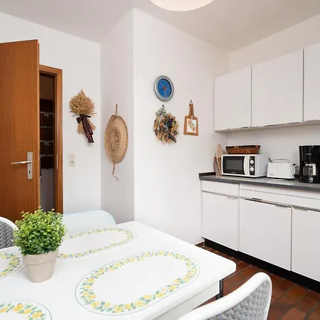 Apartment Sommerweg 17 I *